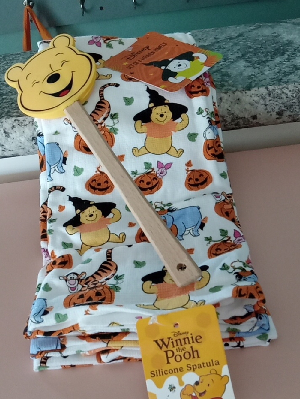 Disney Halloween Winnie The Pooh Towel Set With Spatula